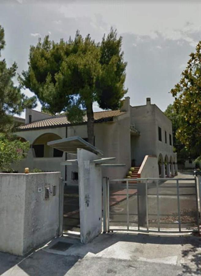Montesilvano Marina Ari B&B מראה חיצוני תמונה