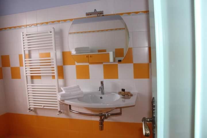 Montesilvano Marina Ari B&B מראה חיצוני תמונה